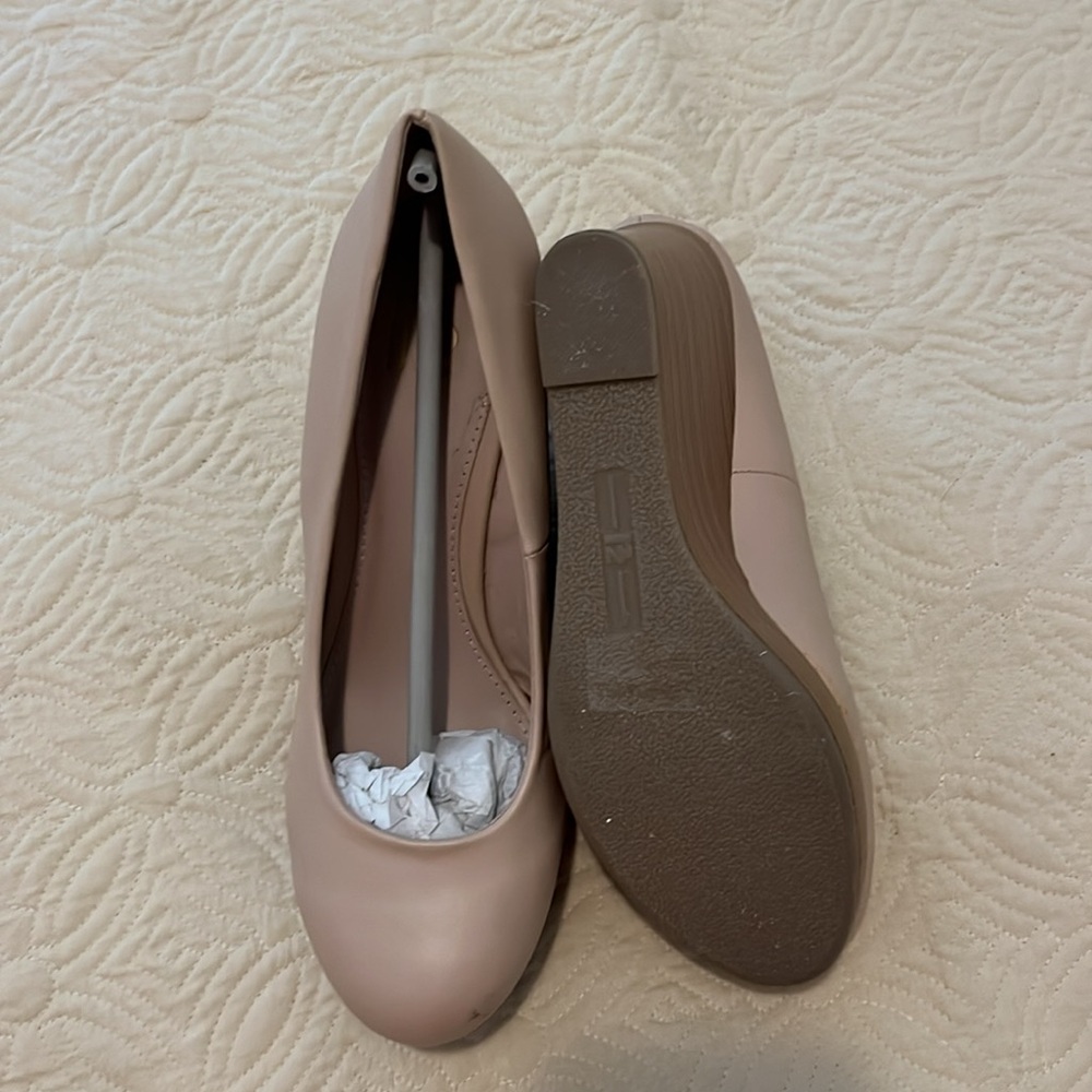 Beige platforms - Picture 2 of 3